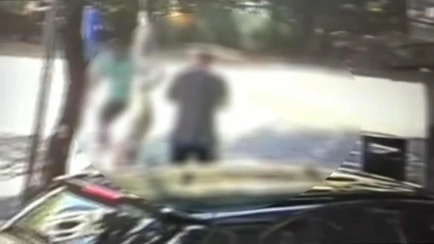 Caserta: clochard agredido em praça morre após brutal ataque; agressor detido