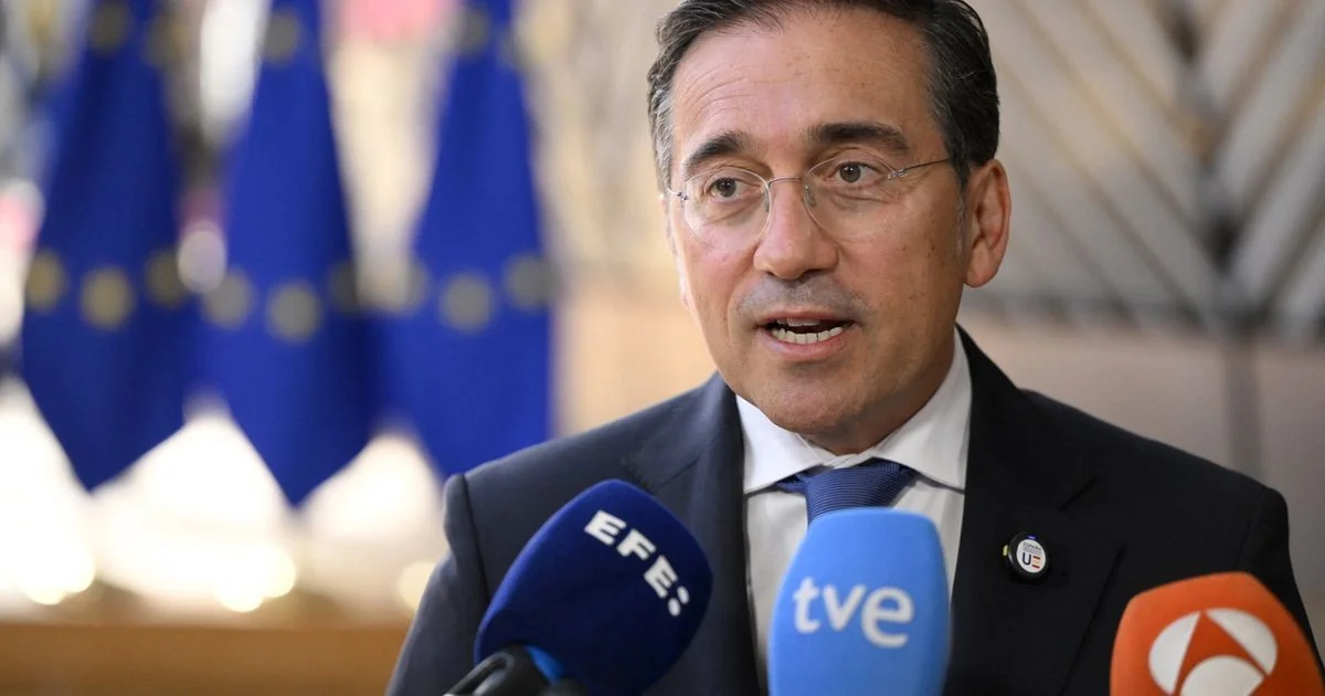 Crise em Ceuta: Albares critica gestão italiana de migrantes enquanto Roma notifica suspensão de Schengen