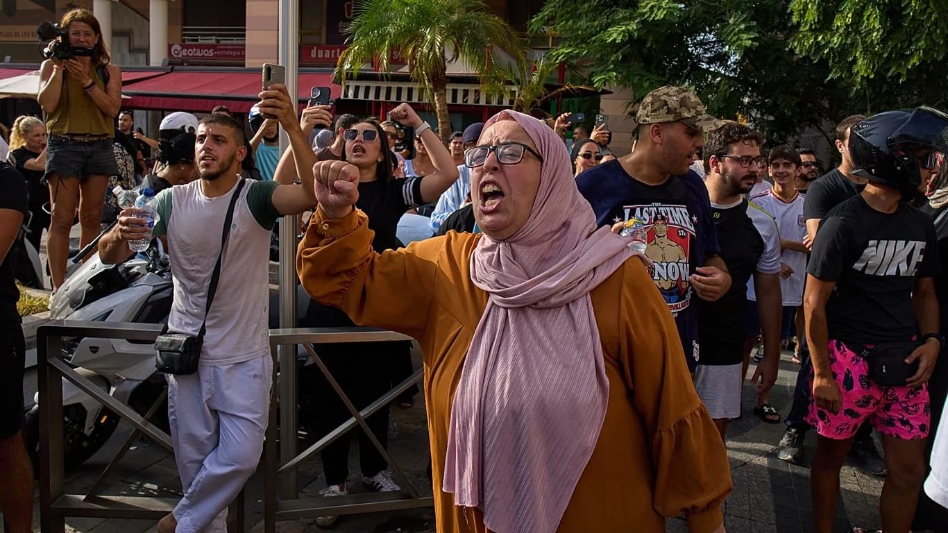 Ceuta vive duas noites de protestos e hostilidade à imprensa em crise migratória