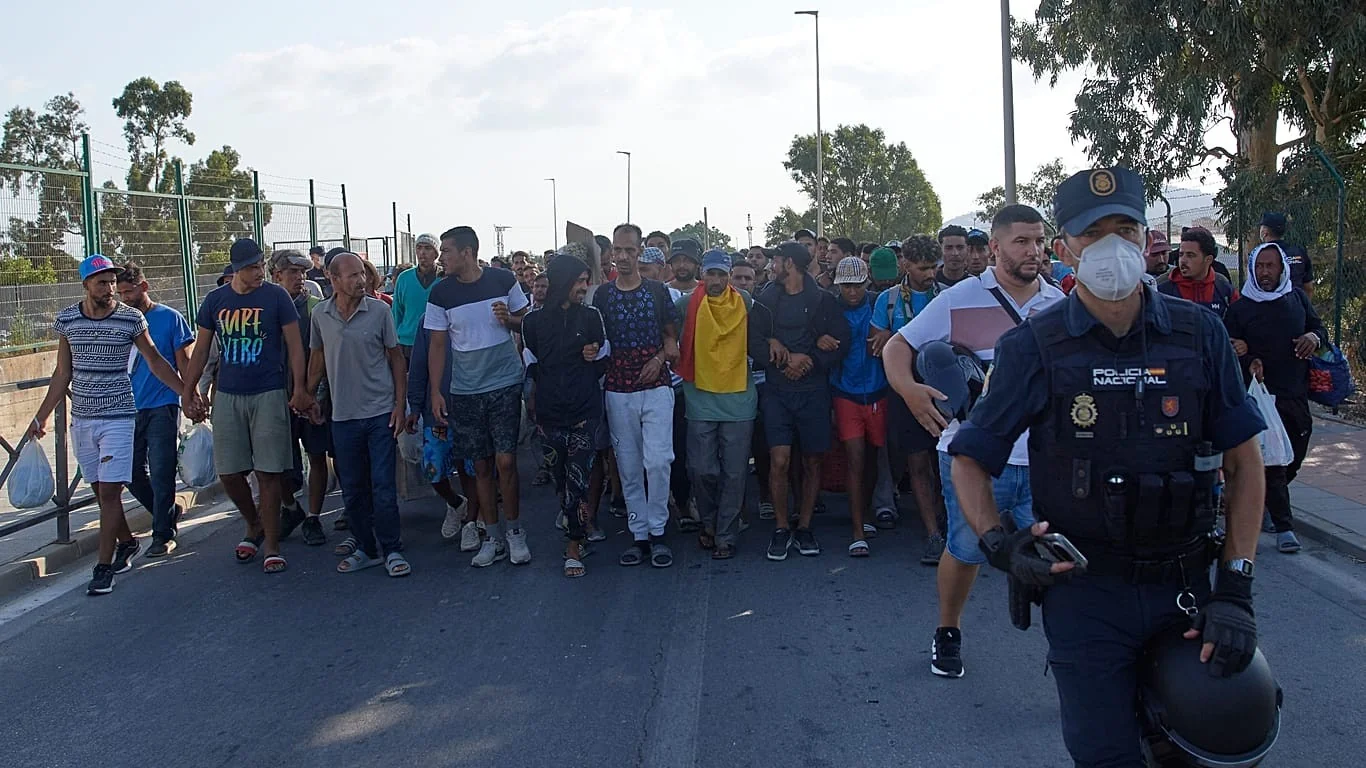 Ceuta: Governo espanhol solicita apoio da UE a Frontex e Europol em resposta à crise migratória