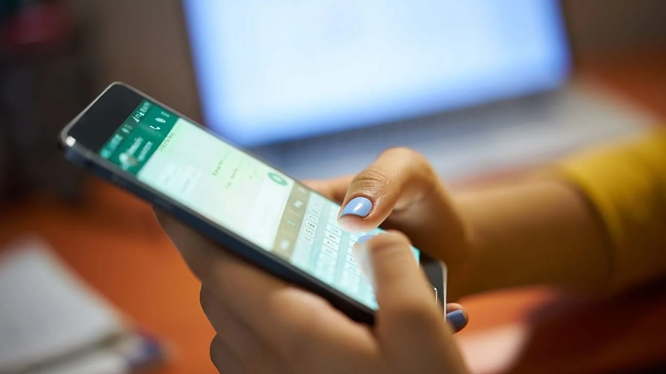 Chat Control e a encruzilhada da privacidade: o que a UE já pode vasculhar nas mensagens privadas