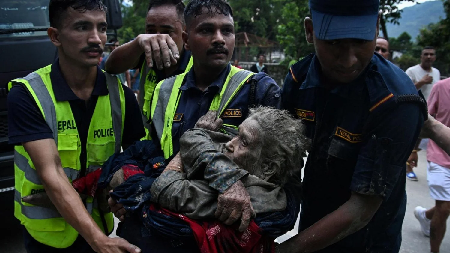 Colapso de glaciar no Tibete provoca inundação repentina e deixa centenas de desaparecidos entre Tibete e Nepal