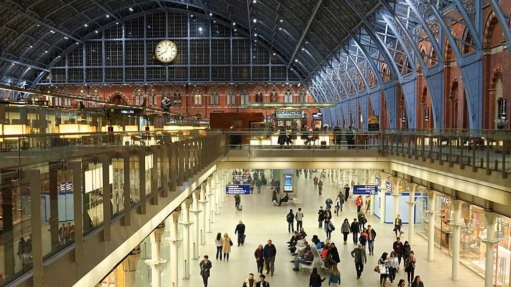 Comboios de alta velocidade entre Londres e a Europa poderão partir a cada 15 minutos até 2030