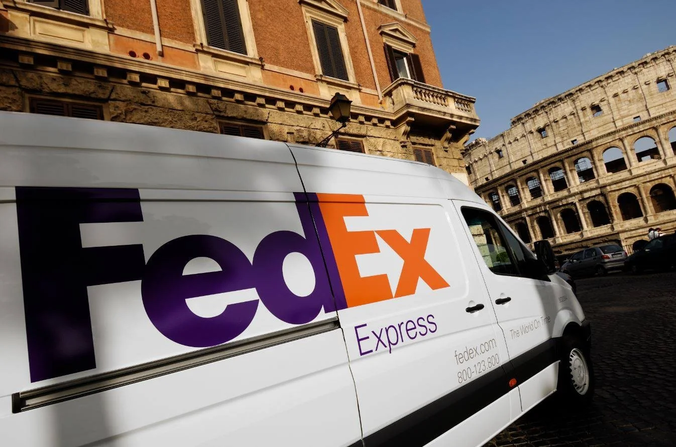 Comissão Europeia aprova controle da InPost por FedEx e parceiros em movimento estratégico nos serviços de entregas