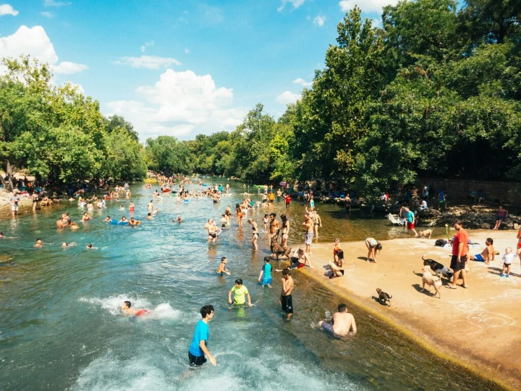 Mudanças Climáticas: 560 milhões de crianças já sofrem um mês a mais de calor perigoso por ano, alerta estudo da VUB