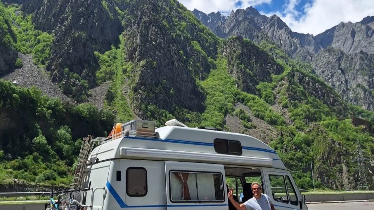 De Pachino a Pequim: um camper solidário que leva esperança às crianças com queimaduras