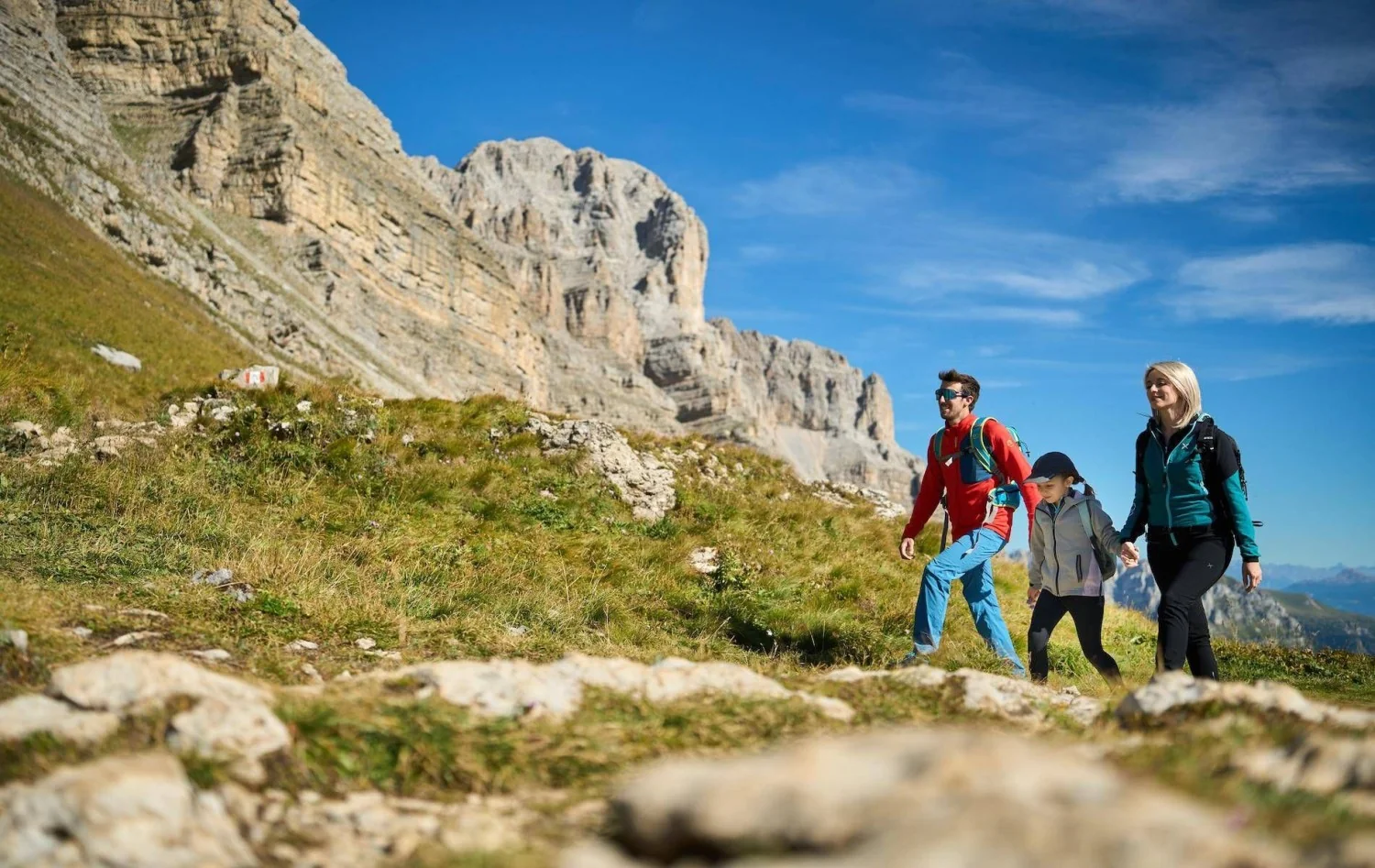 Férias anti-algoritmo: nasce o 'Decision-Light Travel' entre os pastos das Dolomitas di Brenta
