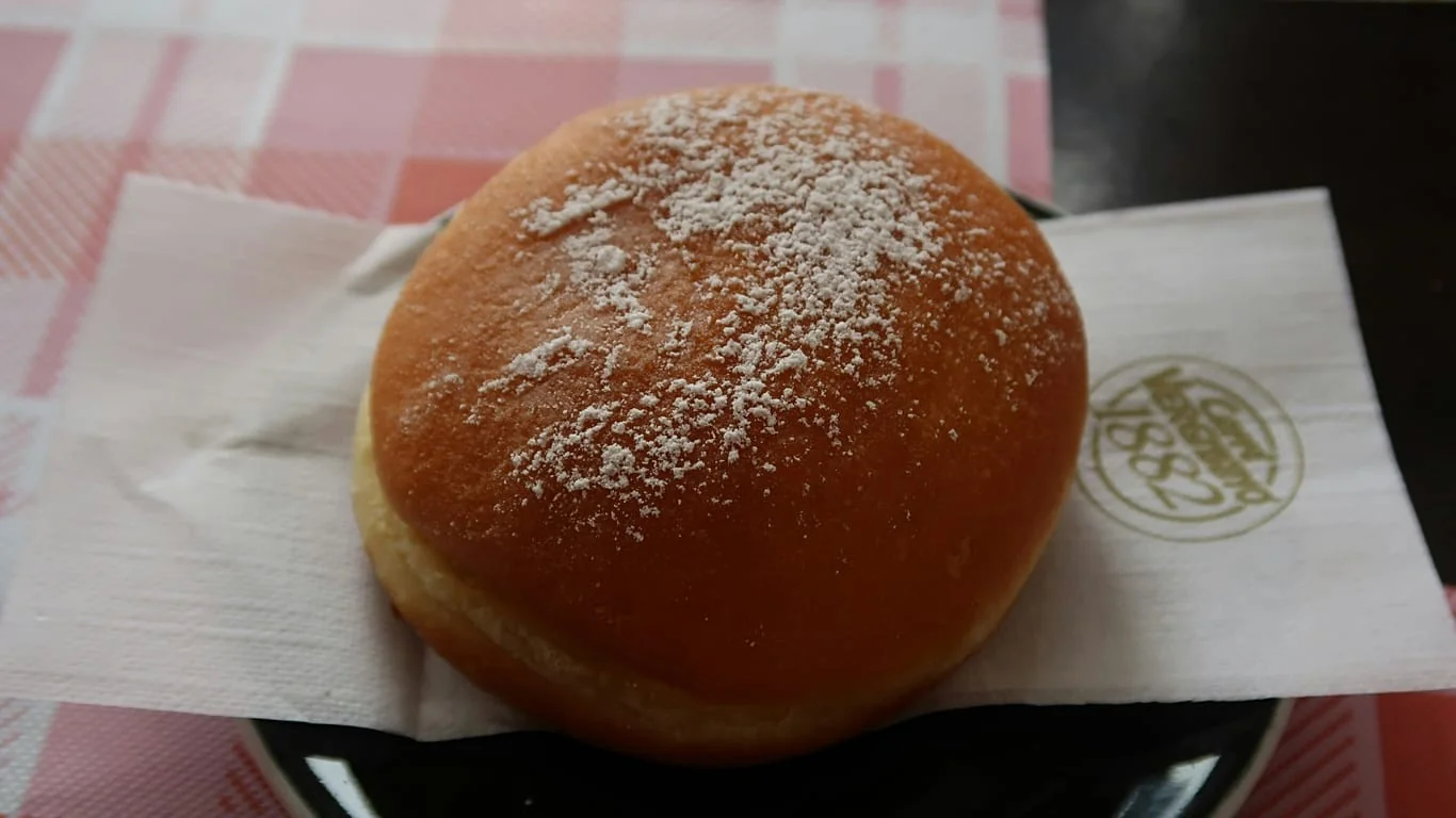 Dolomitas em delírio: fila de montanha por krapfen vira fenômeno nas redes
