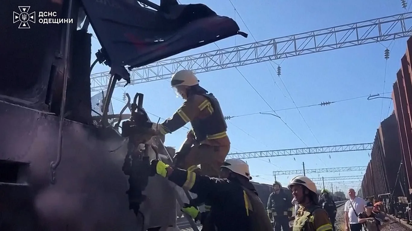 Drone russo atinge trem de passageiros em Odessa e mata dois membros da tripulação