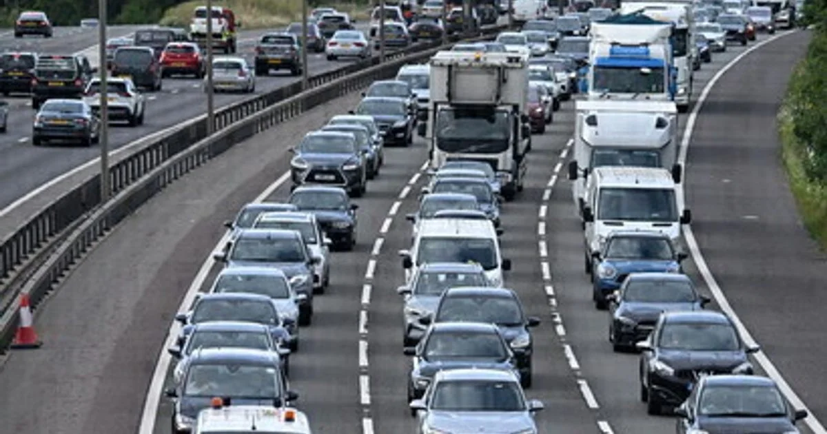 Esodo de Ferragosto: 25 milhões em deslocamento, horários críticos e novos controlos nas estradas