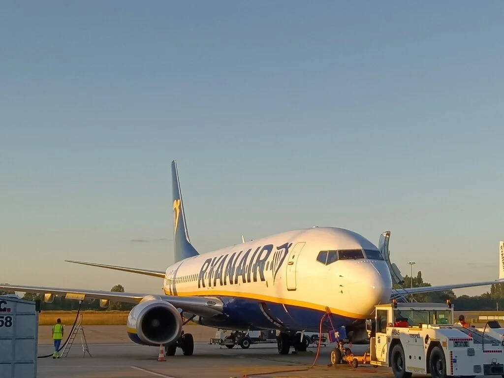 Tzitzikostas: estoques de alguns combustíveis são limitados, mas não há ameaça imediata ao transporte aéreo