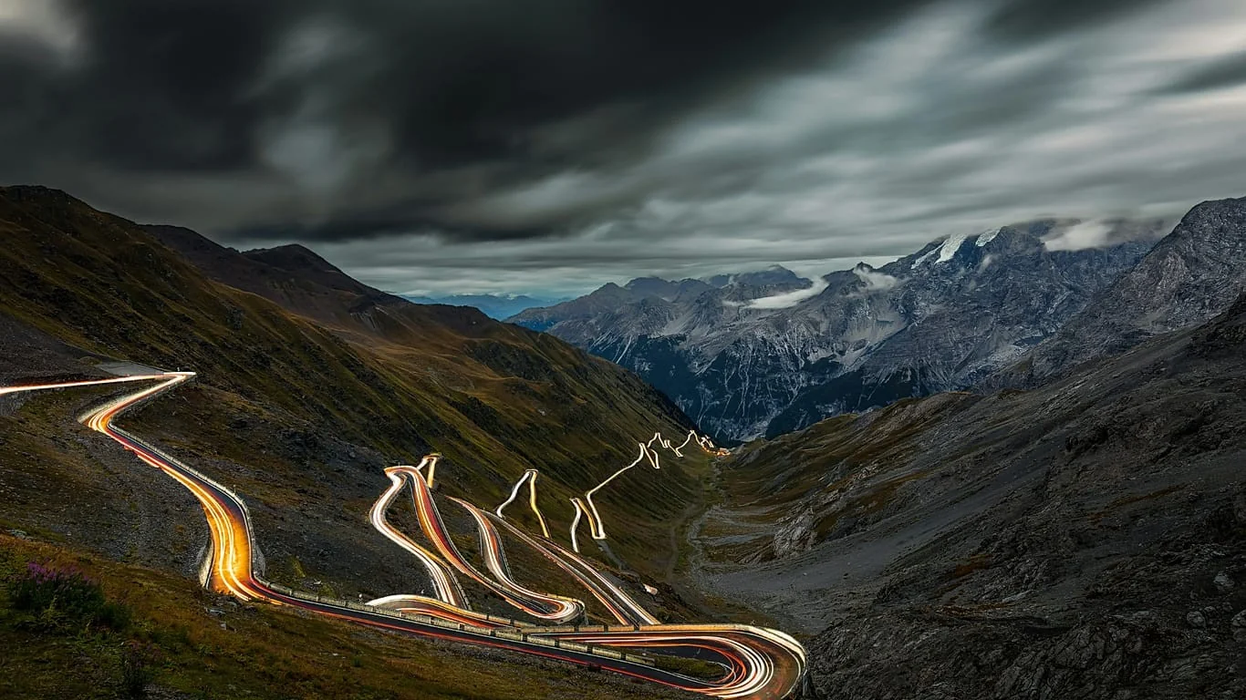 As estradas mais sinuosas e panorâmicas da Europa: guia sensorial para quem ama road trips