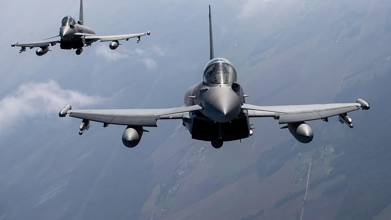 Eurofighters italianos abatem drone que violou espaço aéreo da Letônia em missão da OTAN