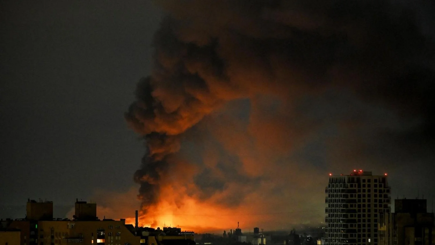 Explosões sacodem Kiev e Zaporizhzhia: pelo menos cinco mortos e nova escalada com alegações de apoio norte-coreano à Rússia