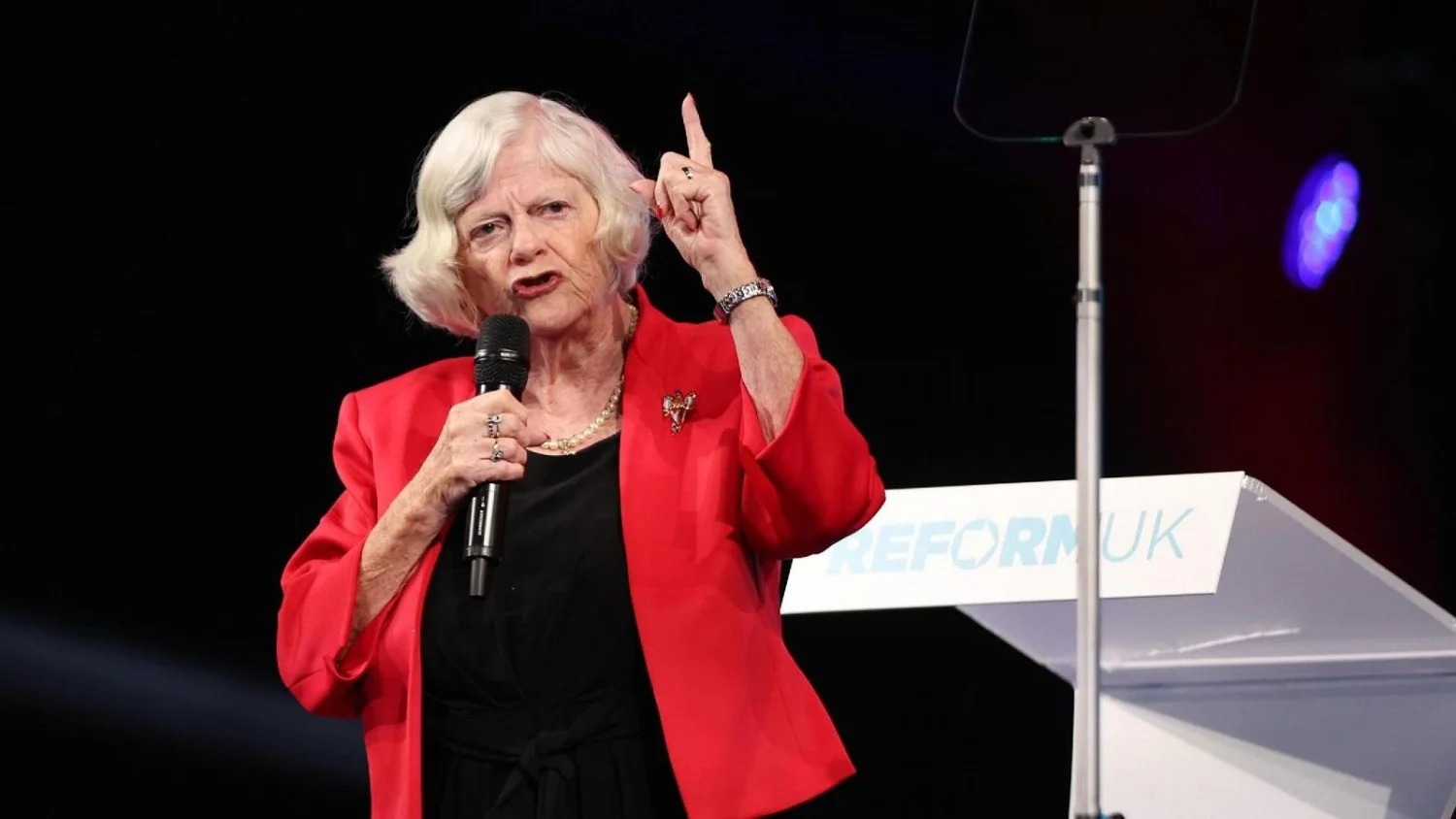 Farage ligado a imóvel reacende investigação sobre assassinato de Ann Widdecombe