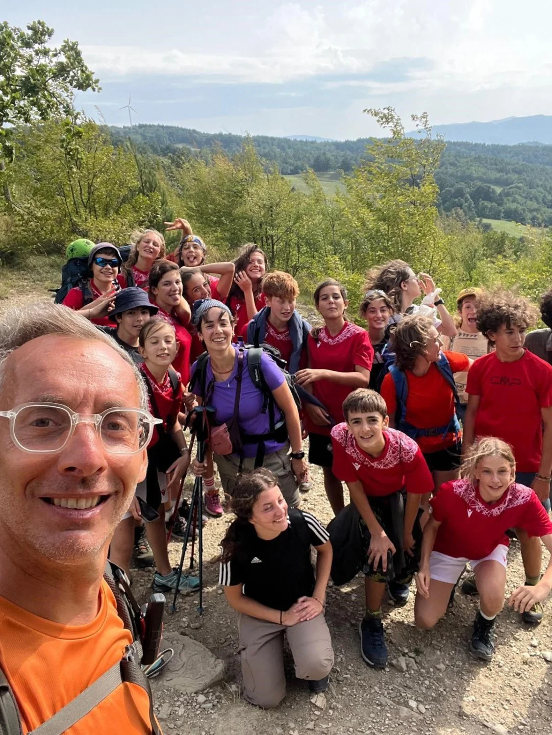 Federico Taddia lança o 'book trekking': 20 adolescentes caminham para se reencontrar