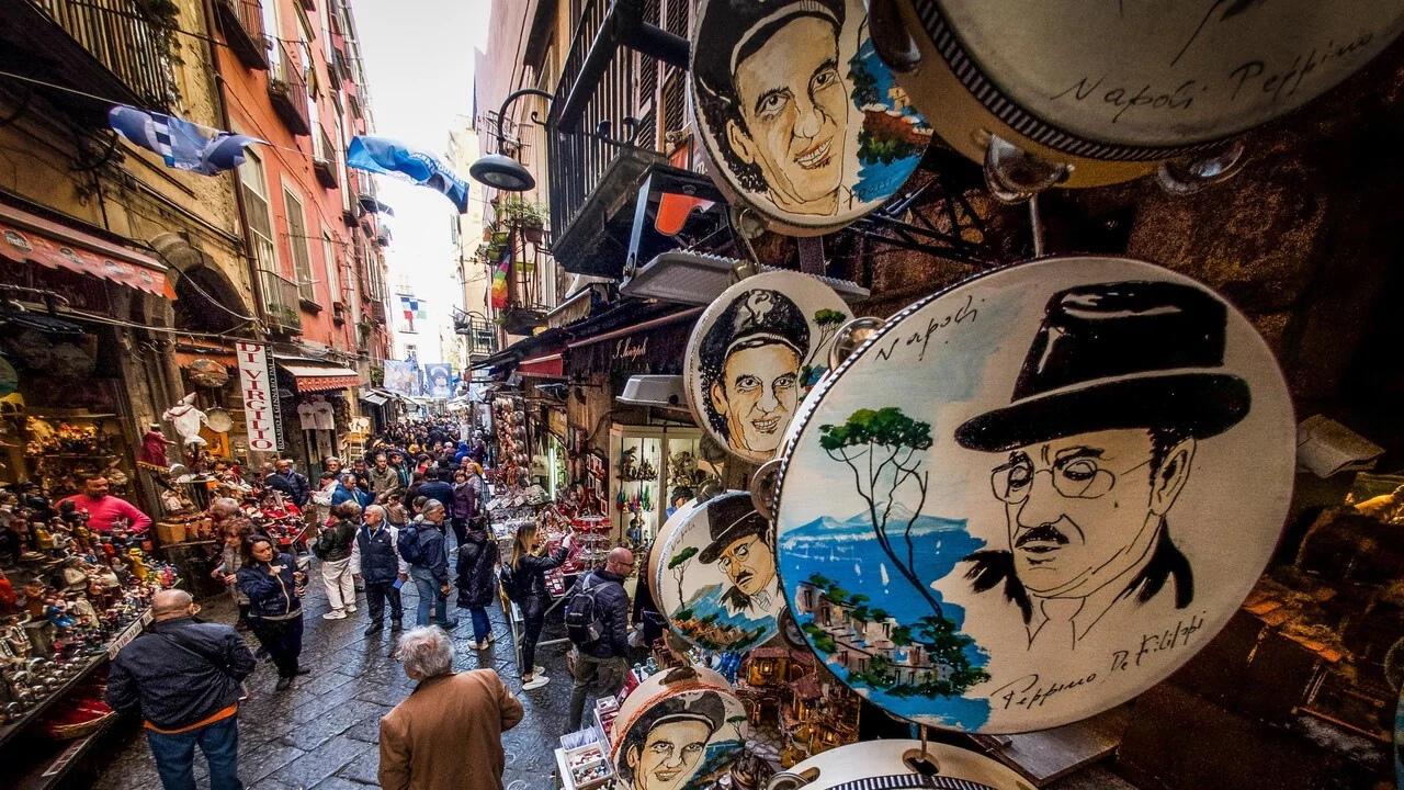 Ferragosto em Nápoles: mais de 500 mil turistas e impacto econômico de €150 milhões, diz Confesercenti
