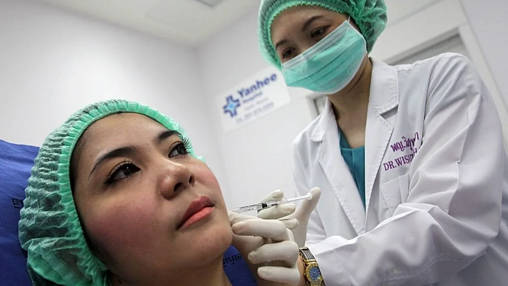 Filler, Botox e a dependência da imagem: quando o retoque vira compulsão