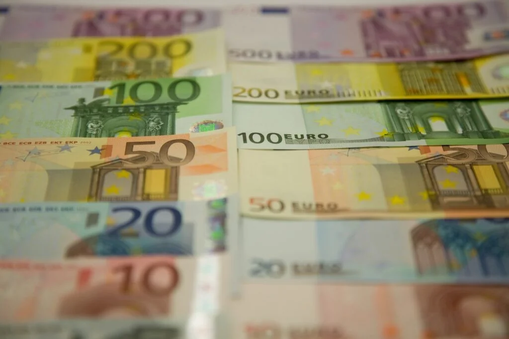 Frugais travam negociação do orçamento plurianual: cortes massivos e veto a eurobonds