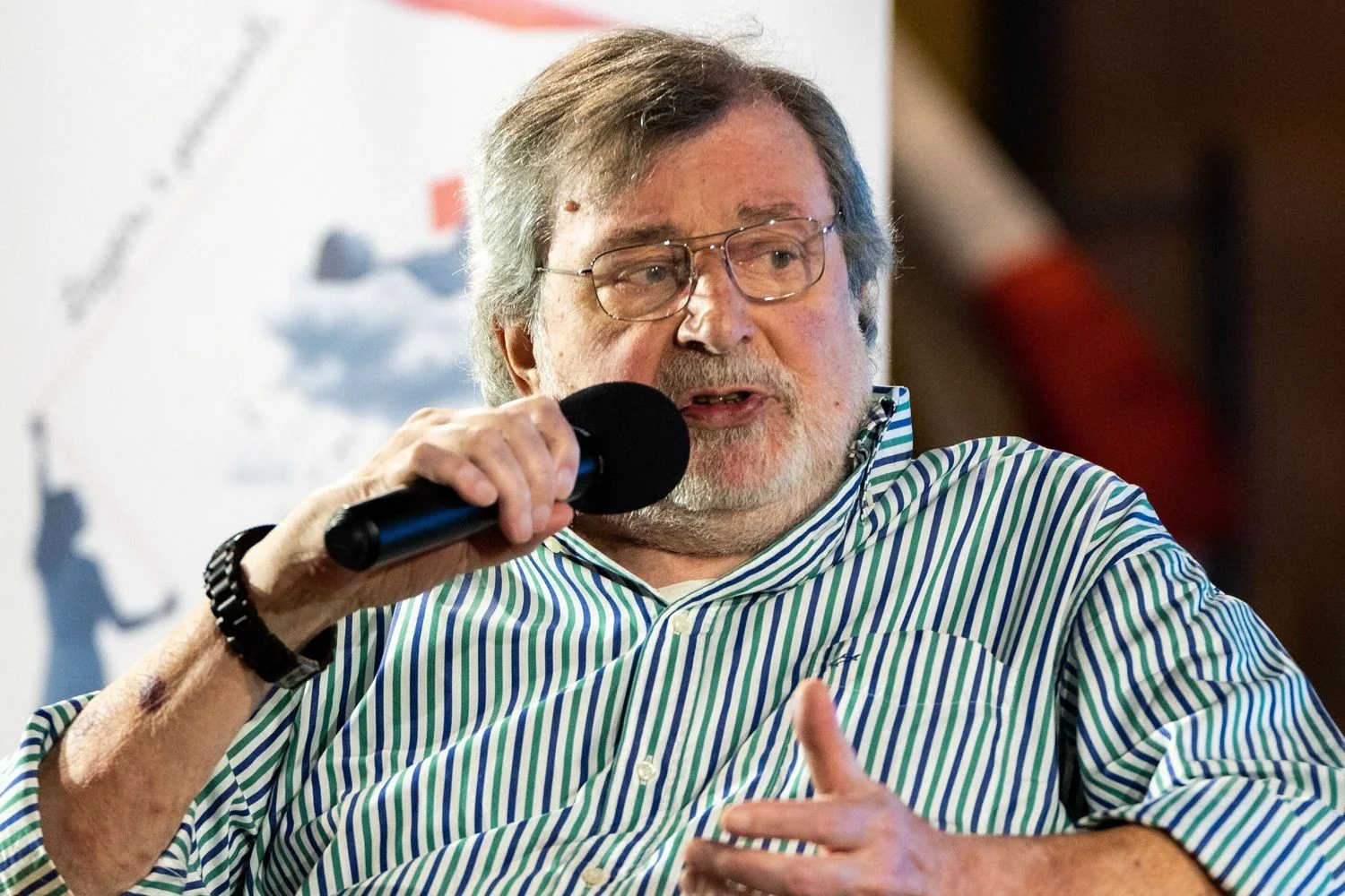 Funerais privados de Francesco Guccini ocorrem em Pavana; urnas serão levadas à Certosa de Bolonha