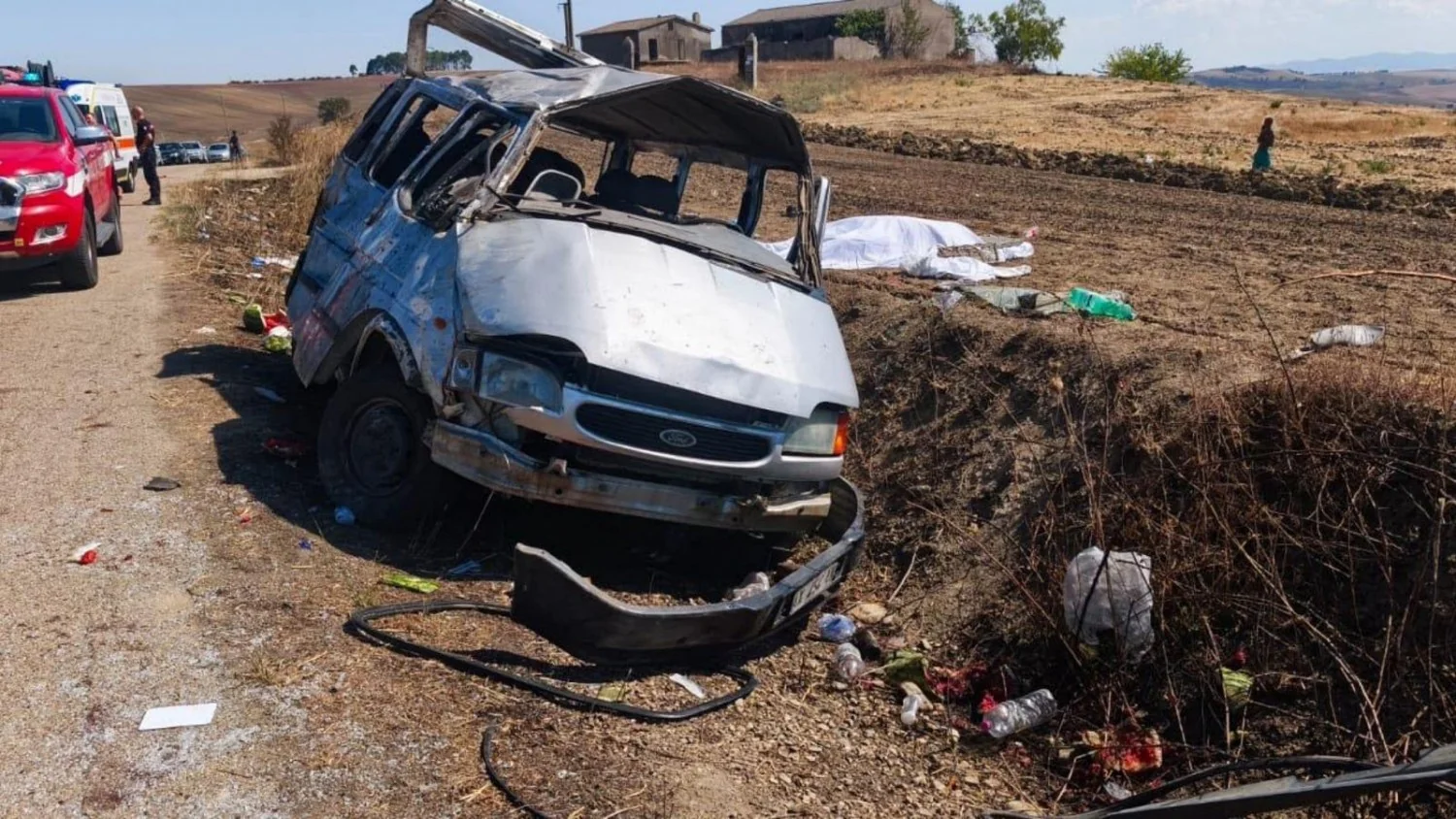 Furgão vira em Serracapriola (SP45): 1 morto e 8 feridos entre trabalhadores agrícolas