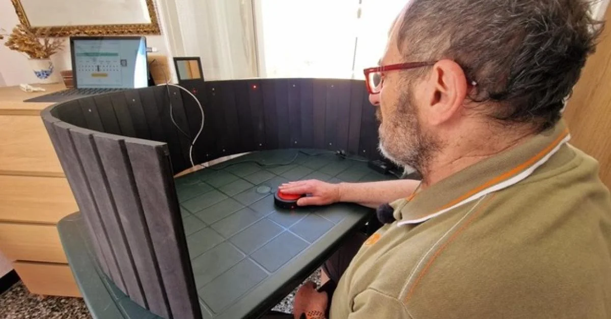 Em Genova, terapia domiciliar com AVDesk recupera visão após ictus graças à fibra óptica