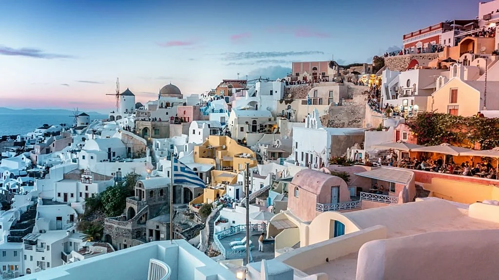 Grécia mantém boom turístico até 2027: europeus repetem viagens e procuram além do verão