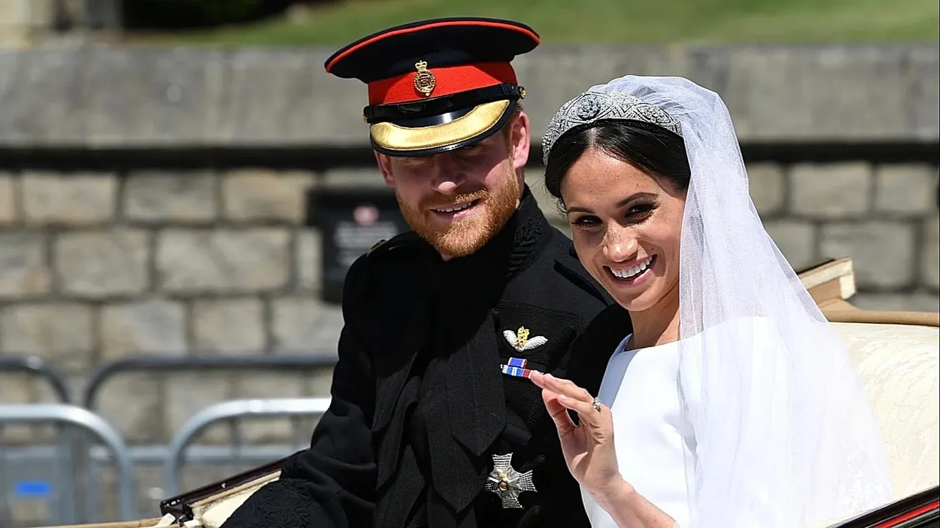 Harry e Meghan retornam ao Reino Unido: movimento familiar calculado, não retorno institucional