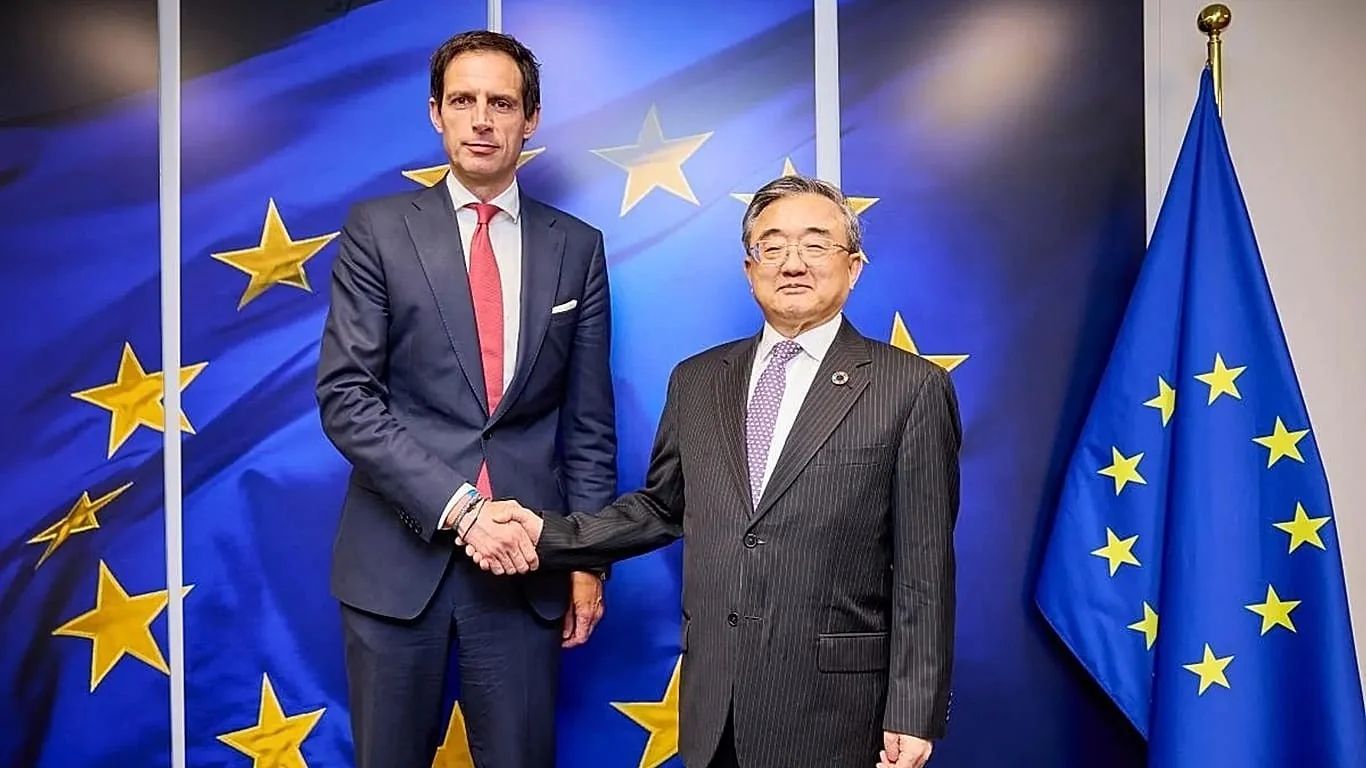 Hoekstra alerta: dependência da China encarece a transição verde e impõe escolhas estratégicas à UE