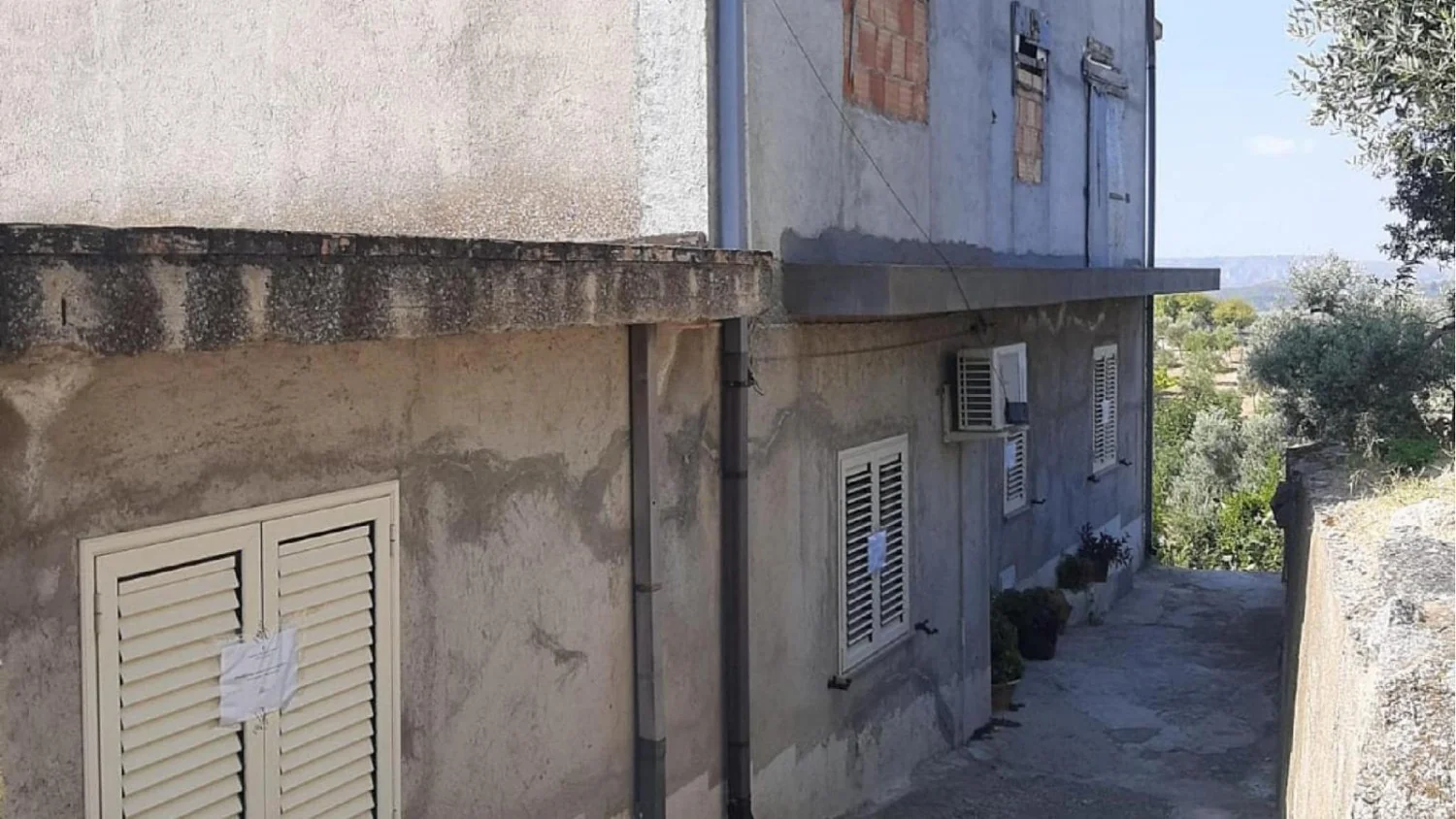 Homem de 55 anos encontrado morto em Stignano: esposa é detida pela Promotoria de Locri