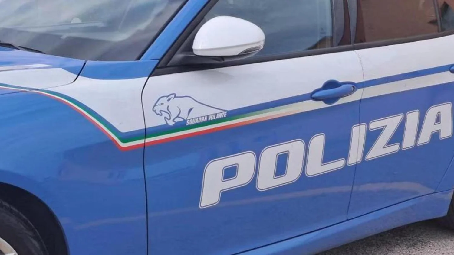 Idosa encontrada morta em terreno agrícola de Corigliano-Rossano: investigação por homicídio avança