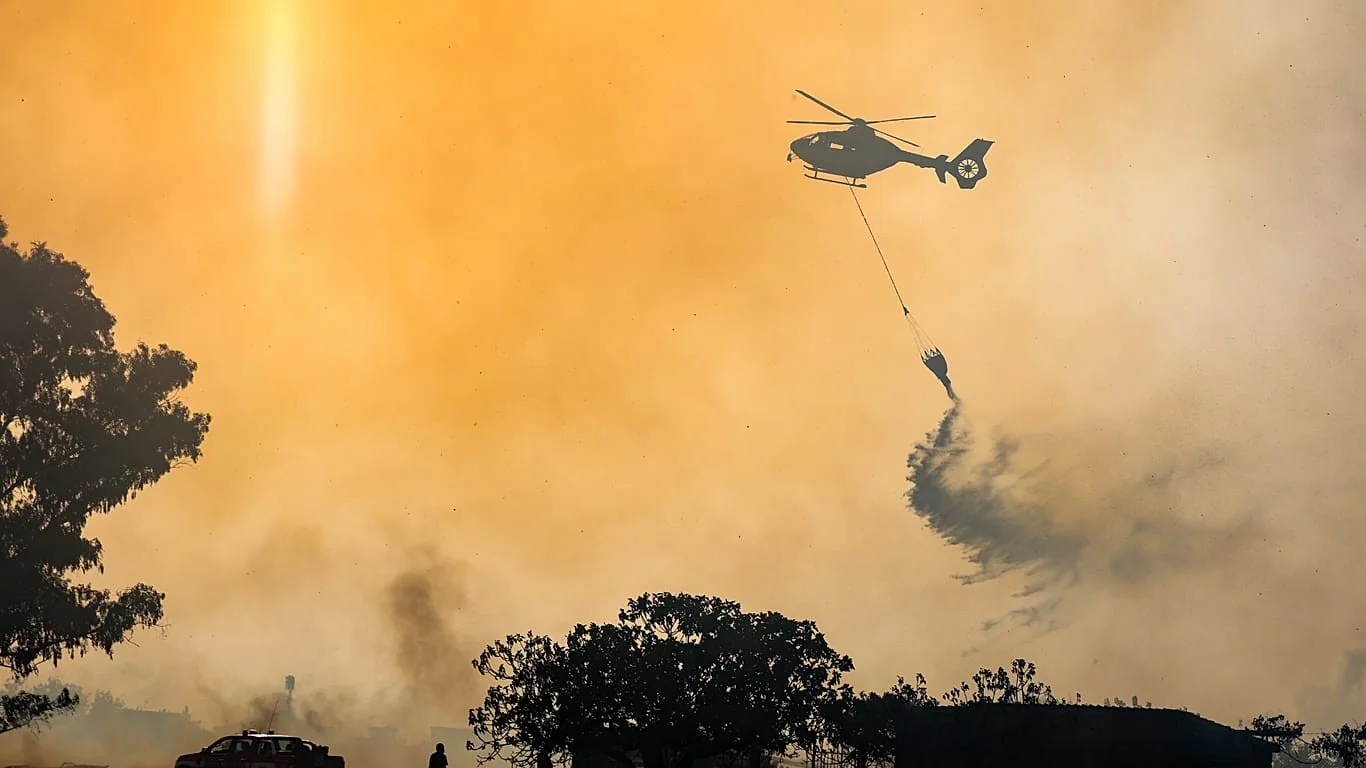Incêndios no Abruzzo: evacuação em Bisegna e frentes ativas entre aeronaves e voluntários