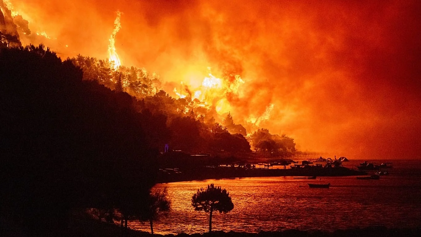 Incêndios na Europa: evacuação parcial em Monschau e chamas avançam na Bélgica, Grécia e Península Ibérica