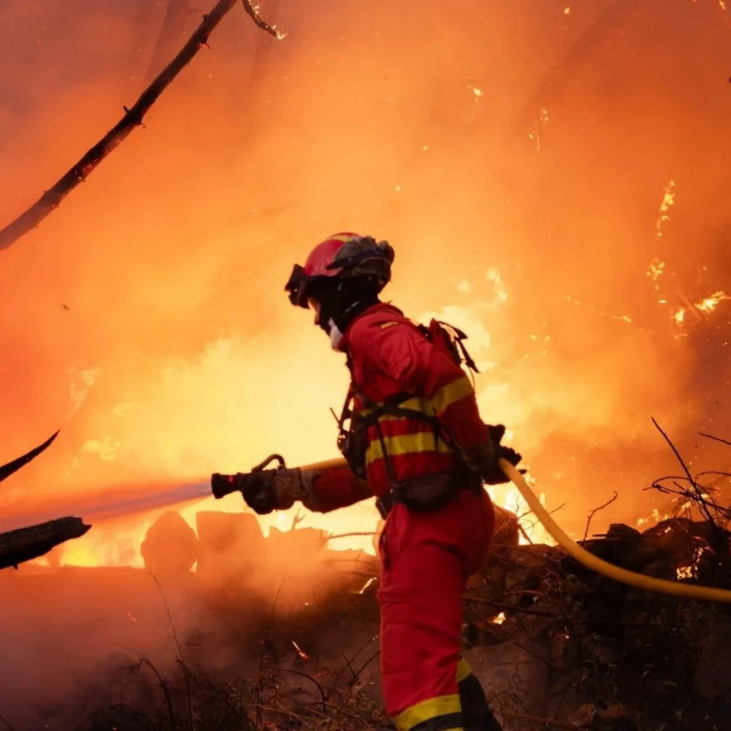Incêndios na UE explodem em escala estratégica: Bélgica em chamas, 2 mortos na Grécia e mobilização da Proteção Civil