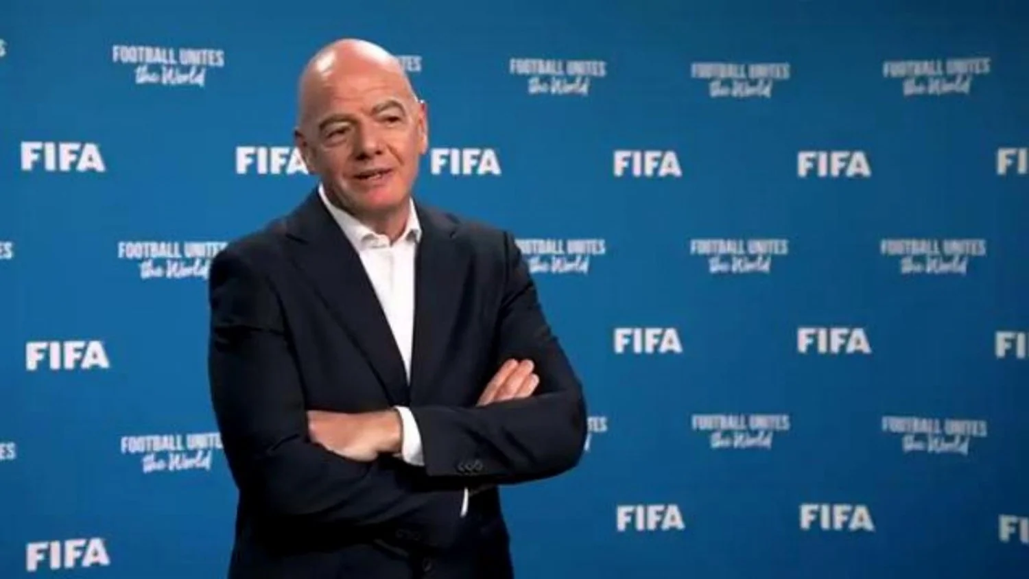 Acusações na mídia britânica ligam Gianni Infantino a pagamento da UEFA a ex-colega; presidente nega
