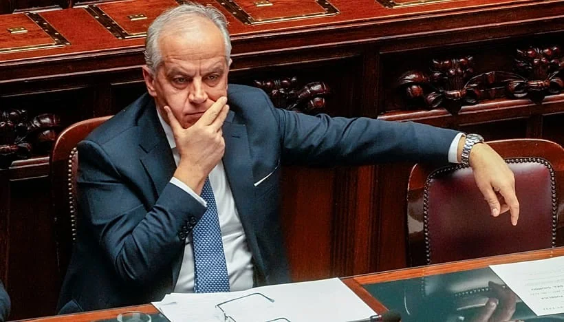 Crise nos corredores europeus: Irlanda exige retornos, Itália prende a Sea Watch 5 em Nápoles