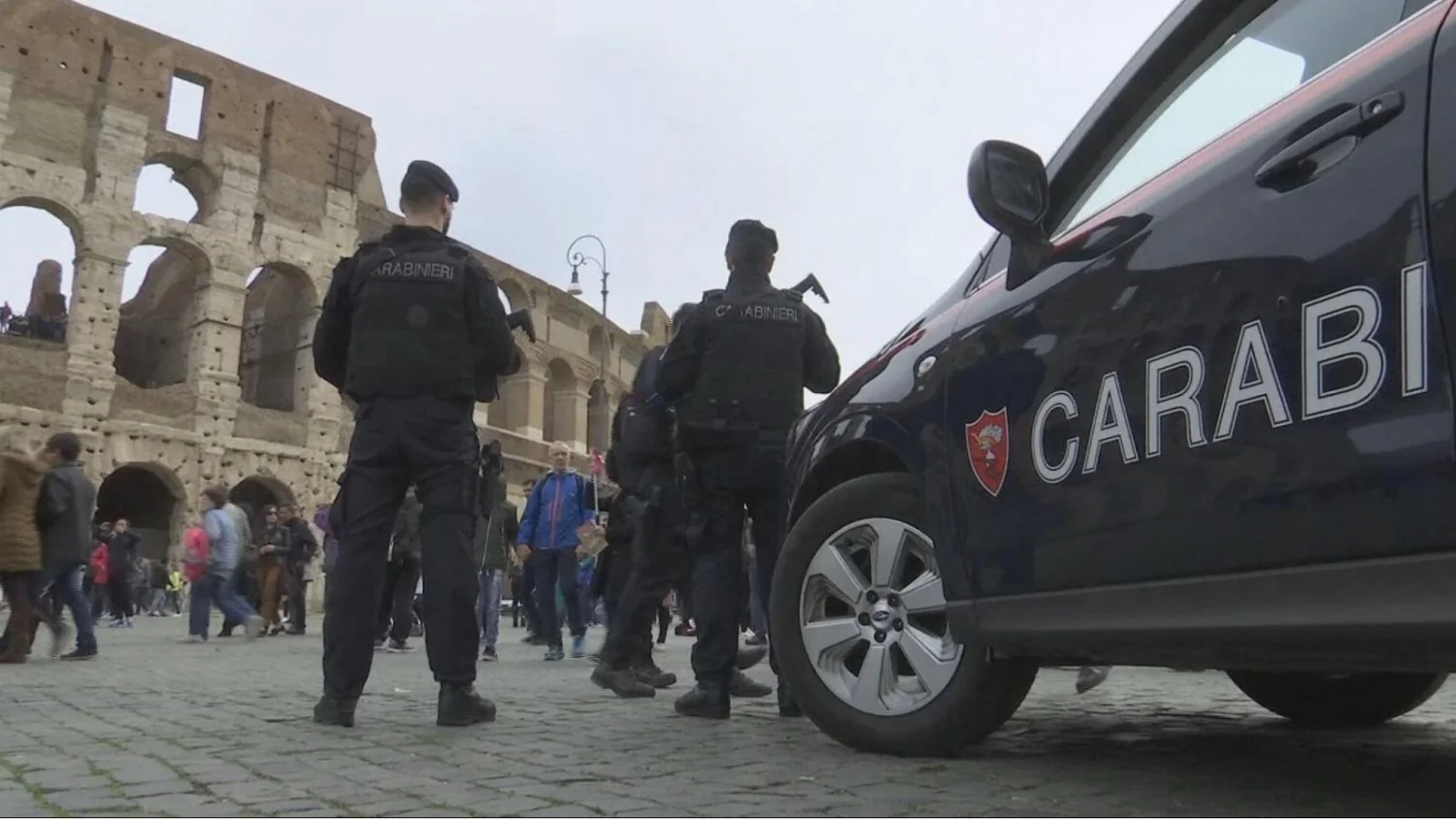 Queda geral dos crimes e dos feminicídios: Piantedosi afirma que a Itália é um dos lugares mais seguros