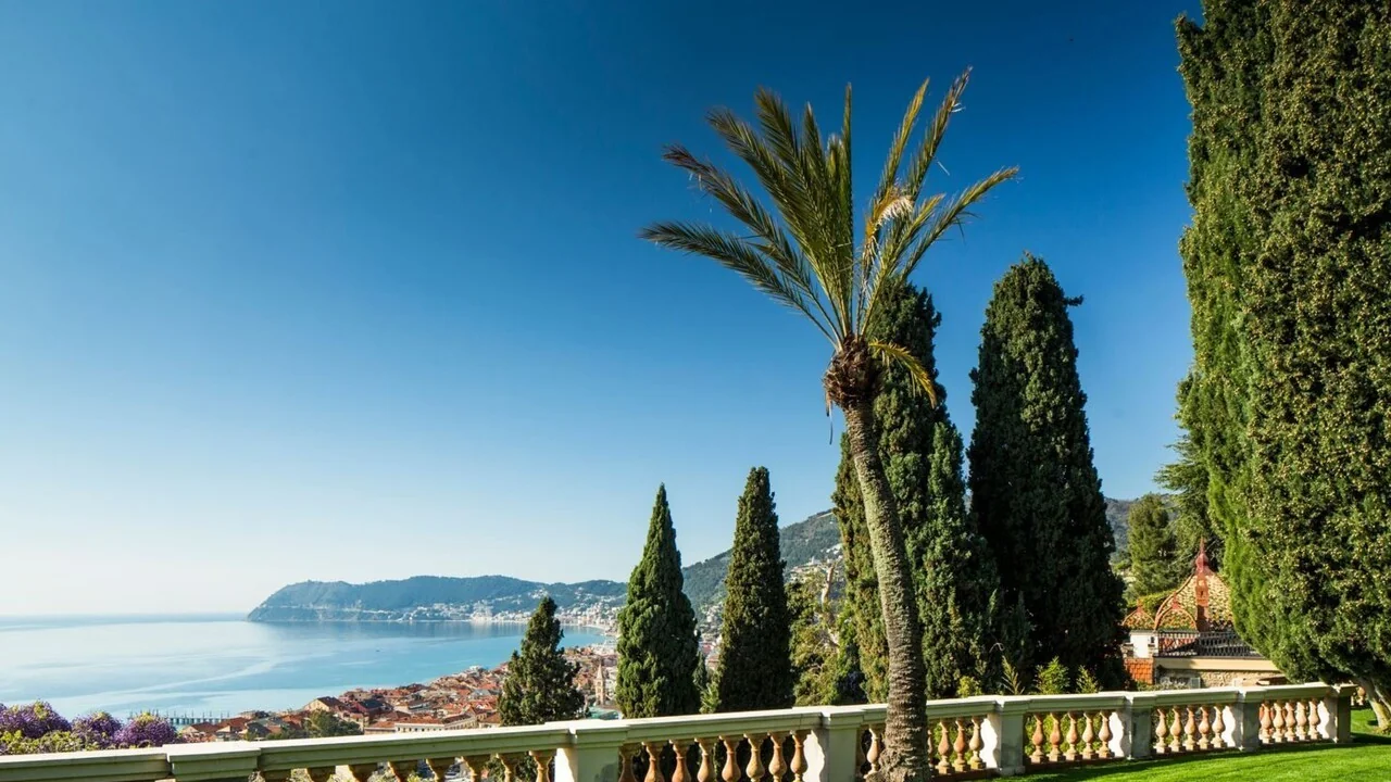 Jardins vista mar: tesouros históricos e coleções botânicas à beira do Mediterrâneo