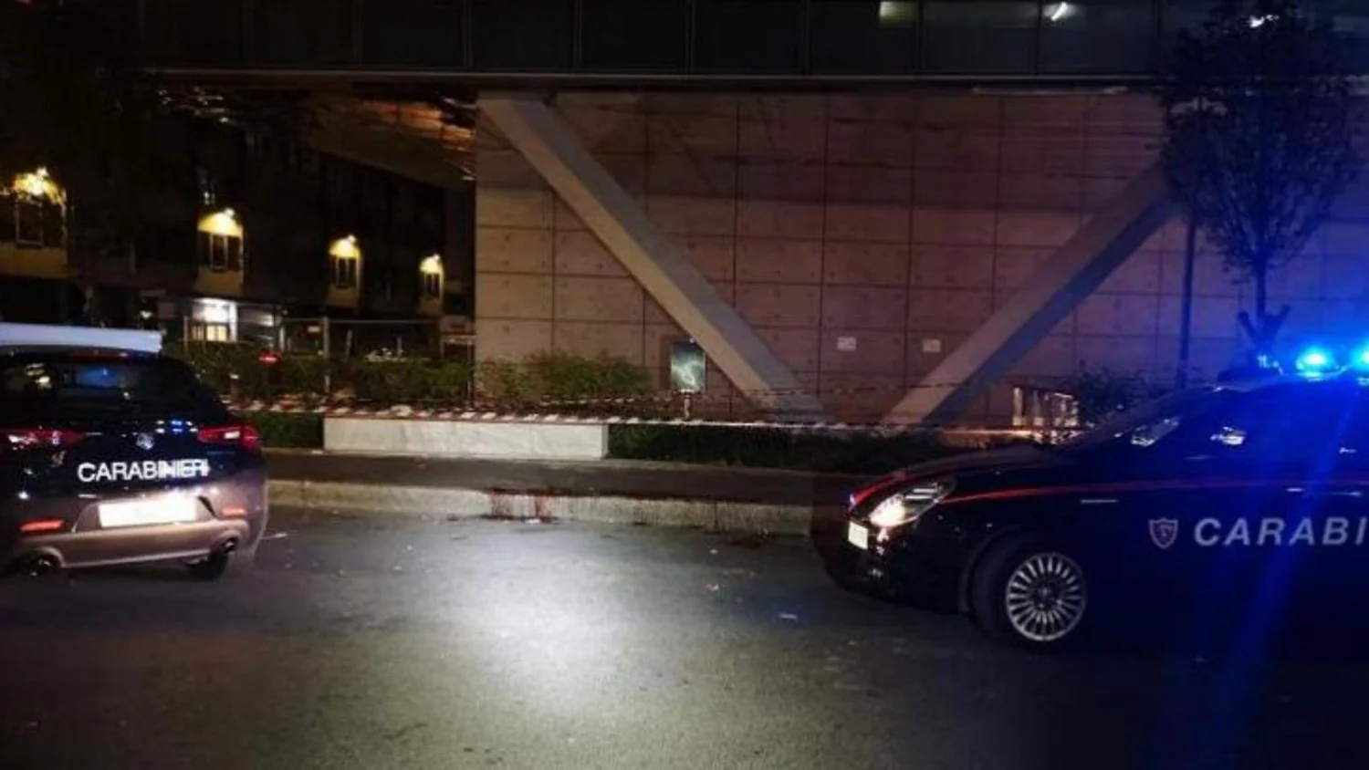 Jovem de 19 anos diz ter sido violentada na zona da movida em Milão; carabinieri investigam