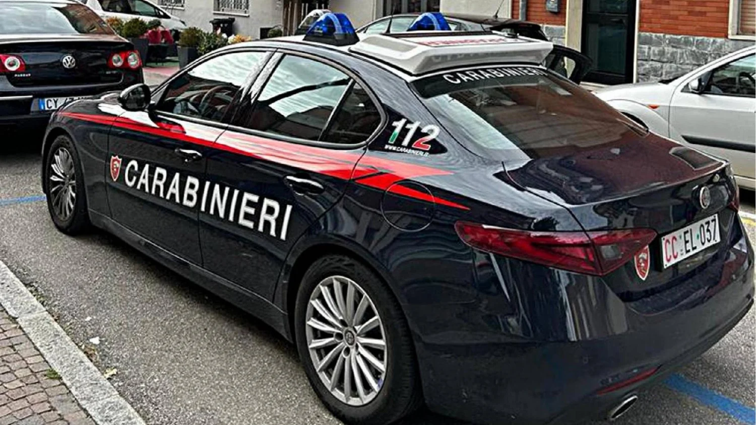 Jovem búlgaro de 21 anos é morto a tiros no centro de Cutro; polícia faz busca pelo autor