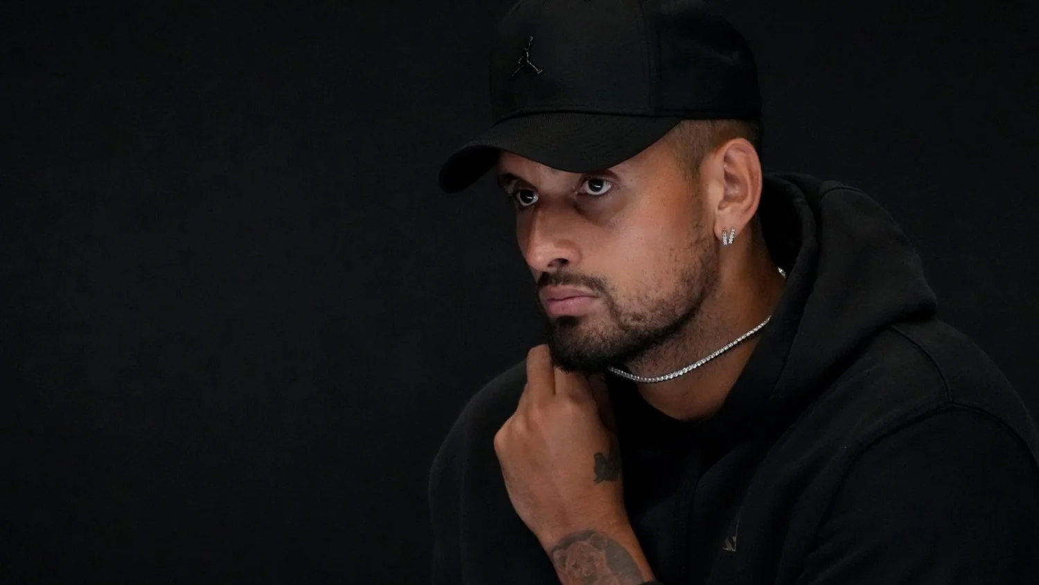 Kyrgios suspenso após teste positivo para cocaína: repercussões e contexto