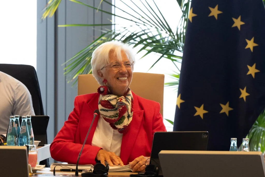 Lagarde: zona do euro mantém crescimento apesar dos choques geopolíticos