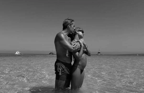 Luca Argentero e Cristina Marino anunciam terceira gravidez e criticam vazamento por paparazzi
