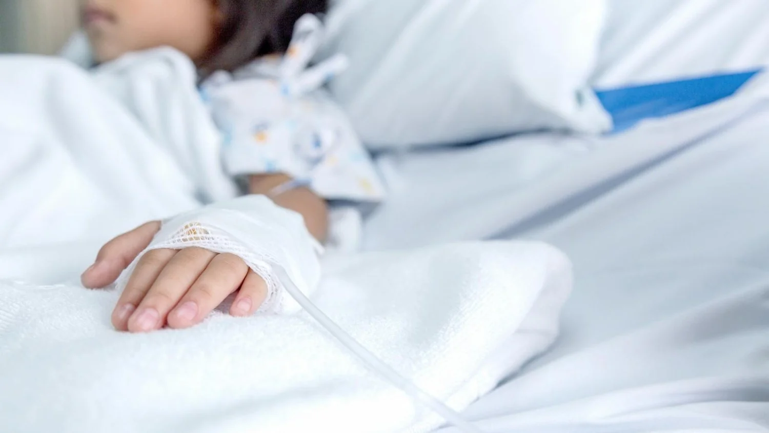 Mãe acusa 'médicos incompetentes' após morte de menina de 4 anos por suspeita de difteria em Palermo