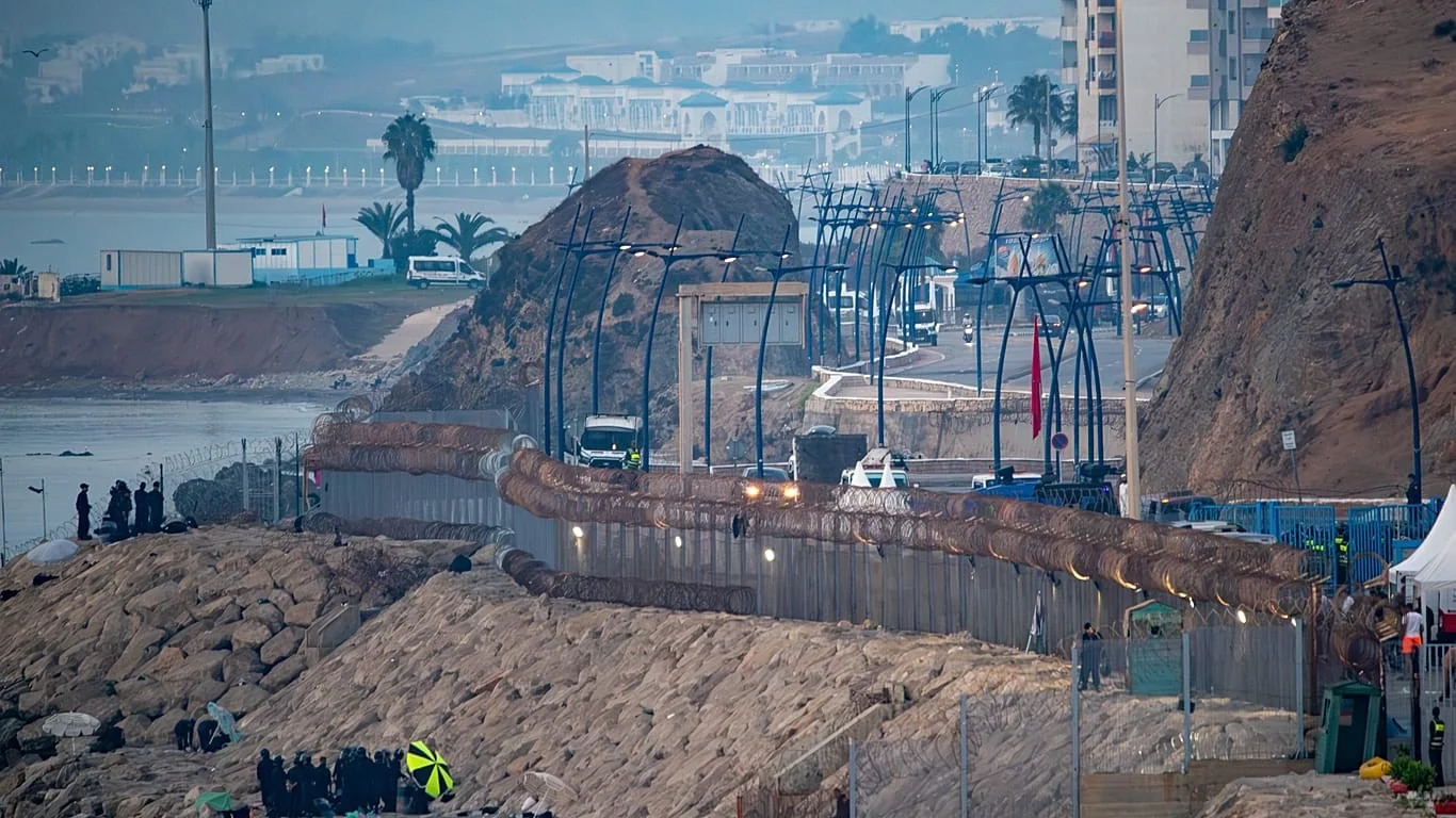 Marrocos frustra novo avanço de migrantes rumo a Ceuta a partir de Castillejos