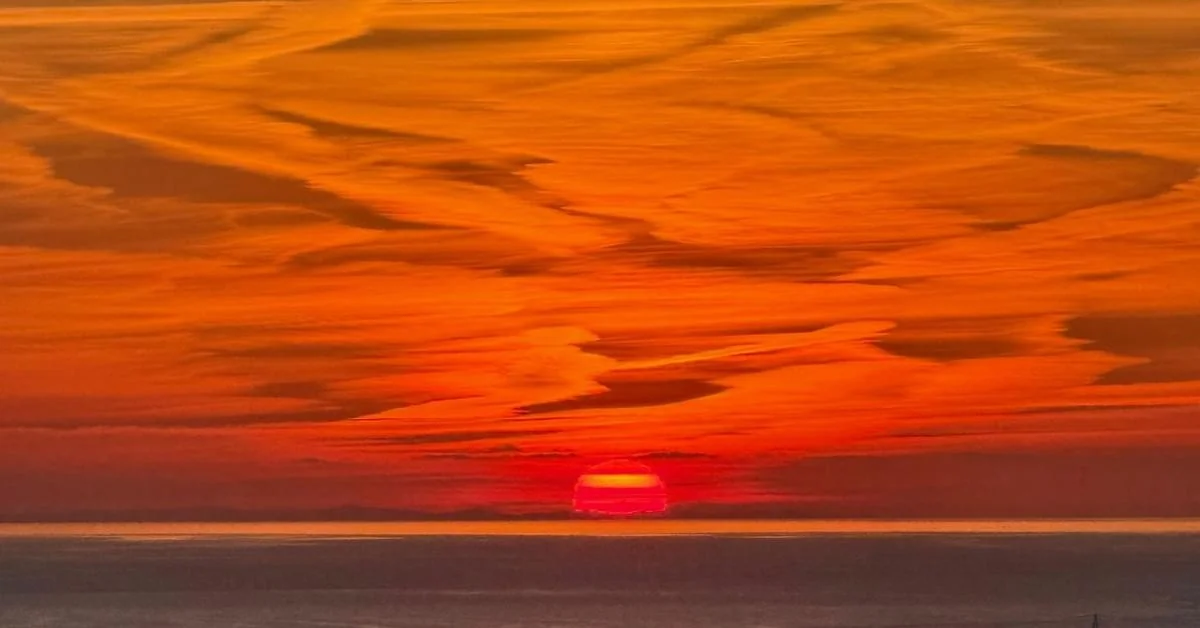 Martina, anestesista de dia e fotógrafa do último suspiro do sol na Sardenha