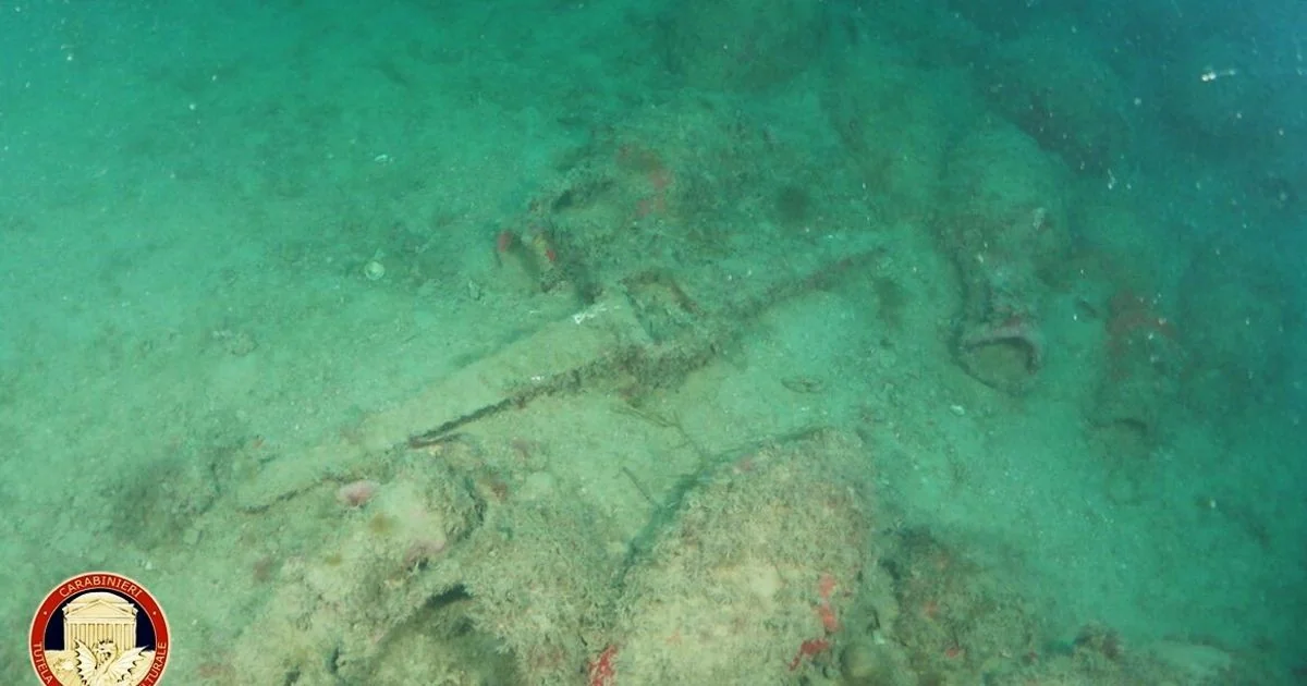 Mazara del Vallo: emerge navio romano com centenas de ânforas a 46 m