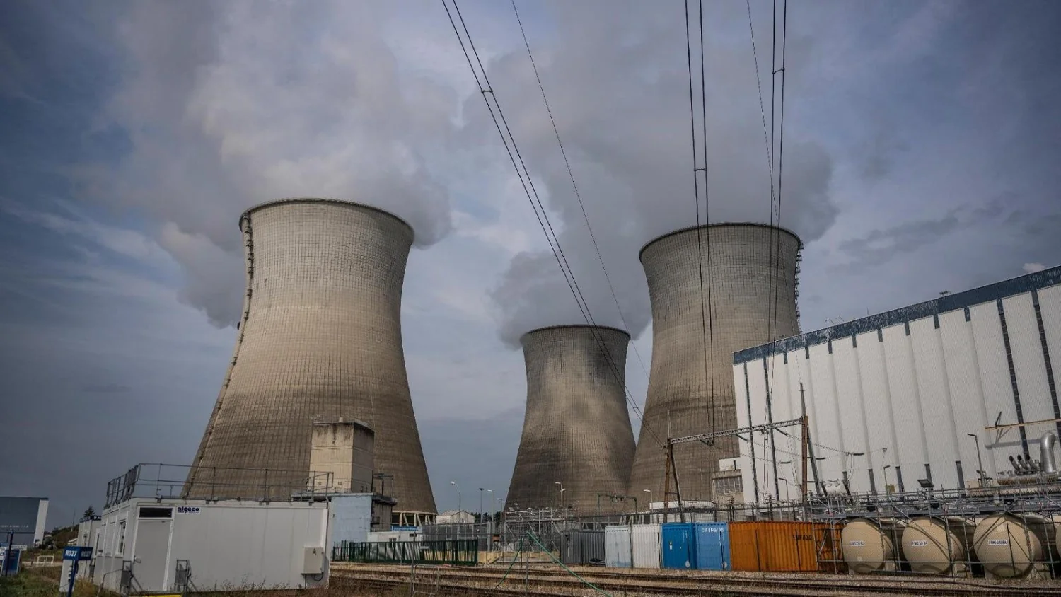 Medusas bloqueiam filtros e levam a paralisação parcial da central nuclear de Gravelines, França