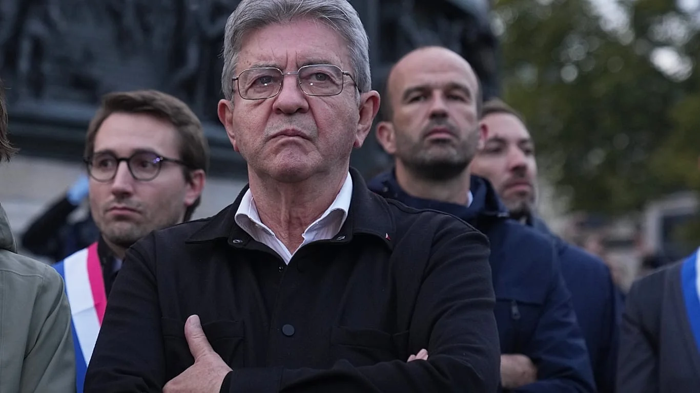 Mélenchon busca arrancar terreno dos ecologistas com proposta de "coscrição ecológica" rumo a 2027