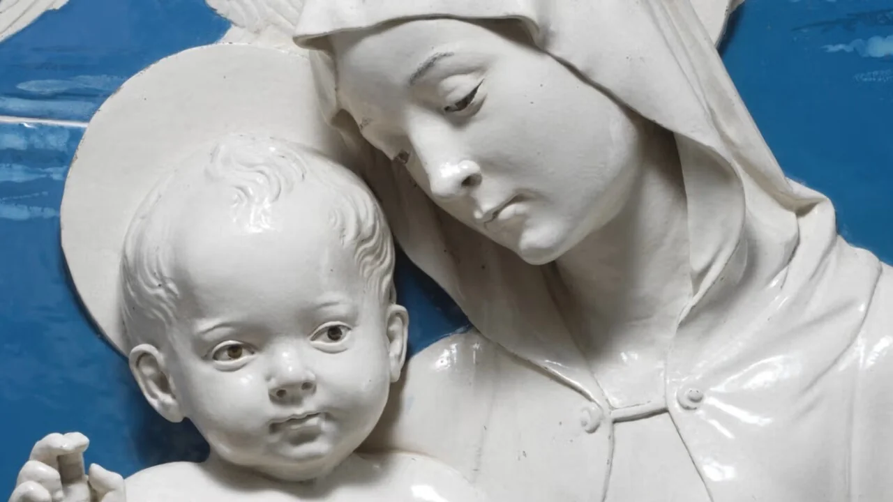 Met celebra os Della Robbia: a magia da terracota vidrada até janeiro de 2028